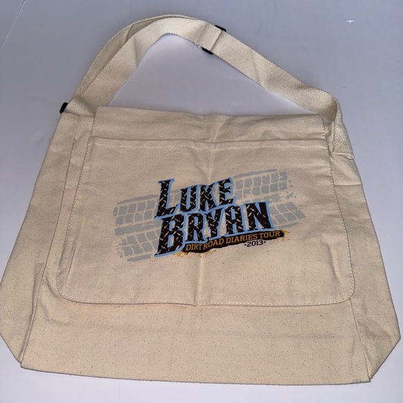 Luke Bryan Messanger bag tour of 2013 - Picture 3 of 8